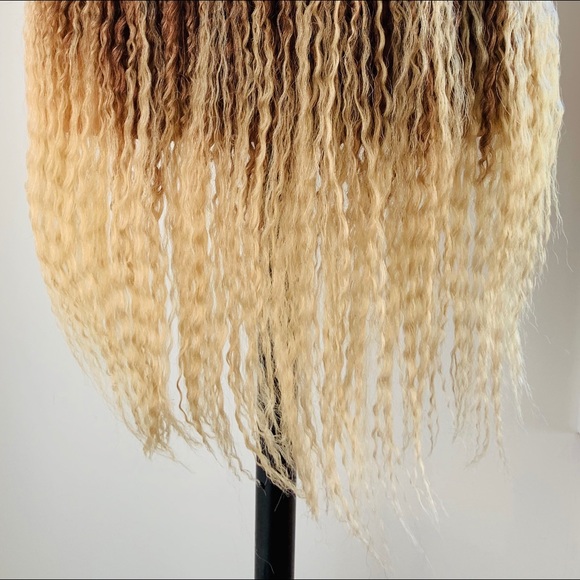 Long “Put On & Go” Wavy Twist Style Ombre Toffee Blonde Color Synthetic Wig 🙌 - Picture 12 of 12